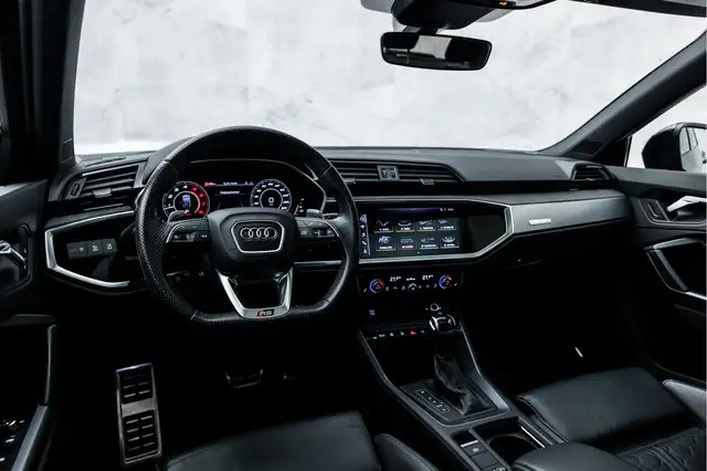 Audi RS Q3 view 15