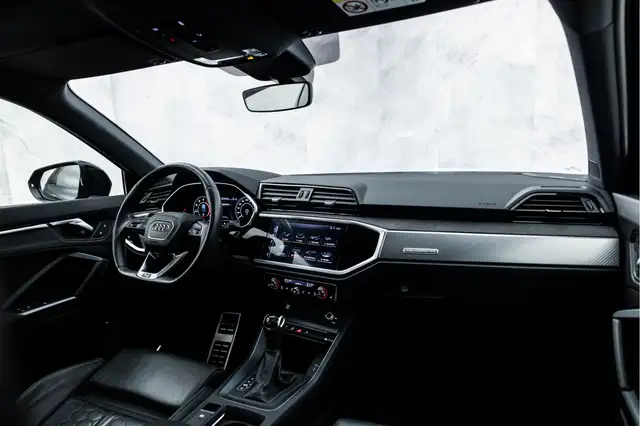 Audi RS Q3 view 18