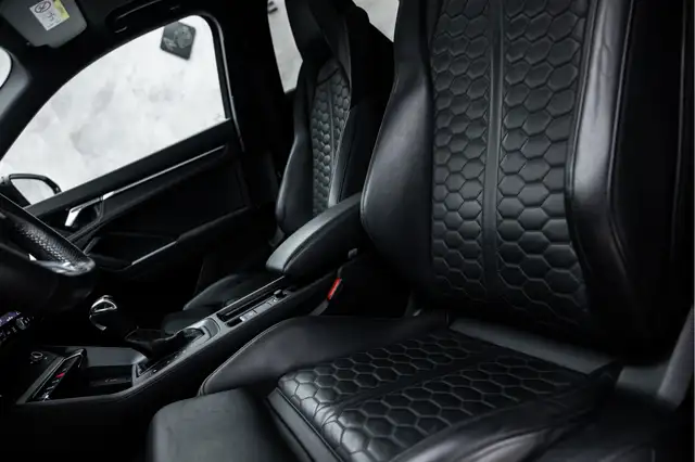 Audi RS Q3 view 24