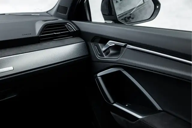 Audi RS Q3 view 21