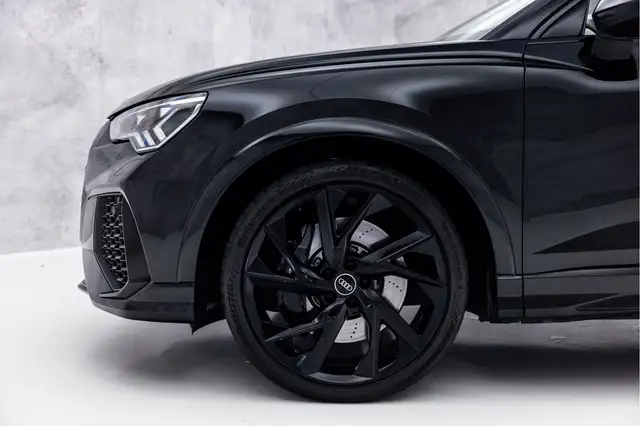 Audi RS Q3 view 8