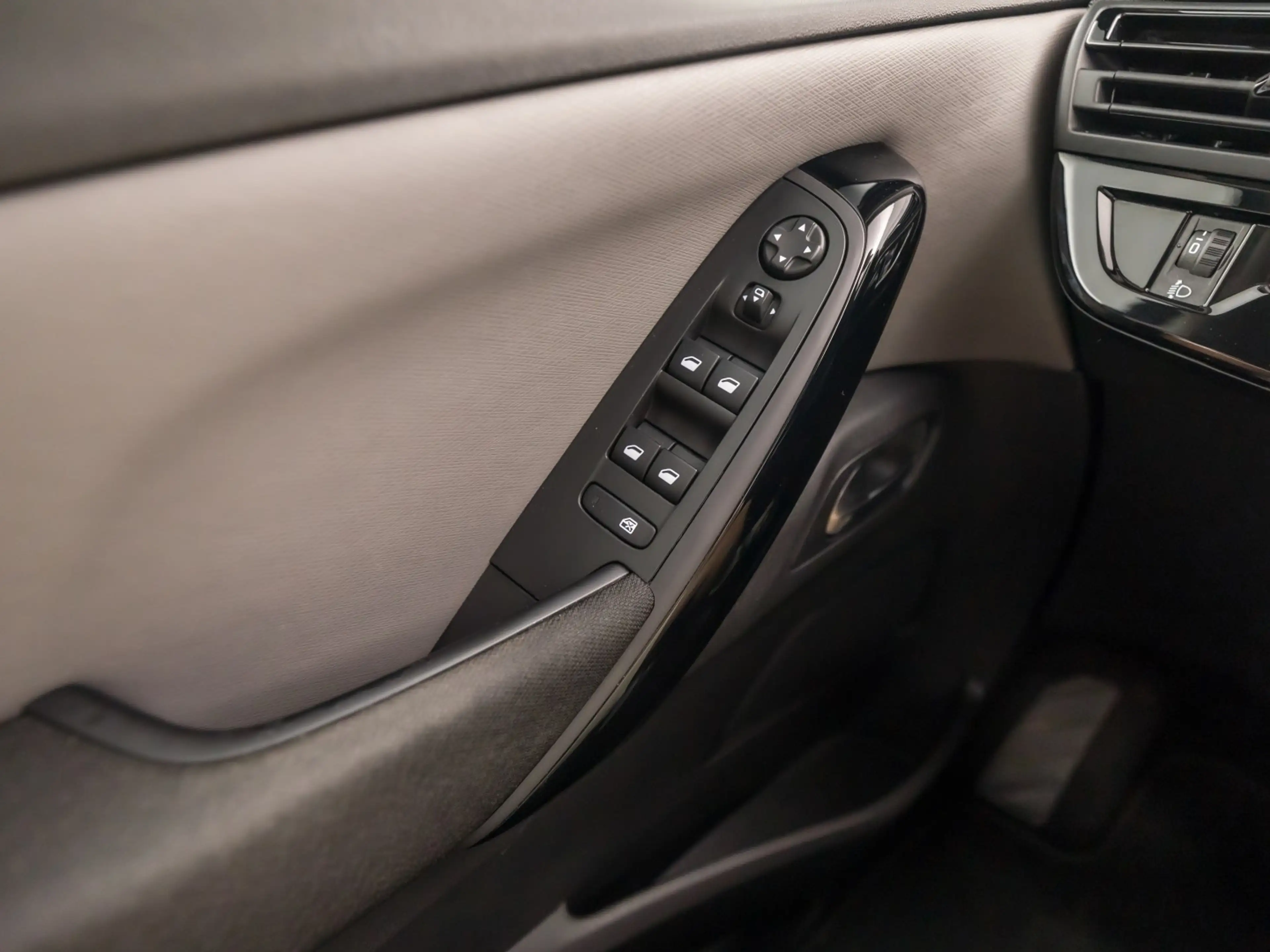 Citroen Grand C4 Picasso 1.2 PureTech Sport Automaat (APPLE CARPLAY, NAVIGA — photo 21