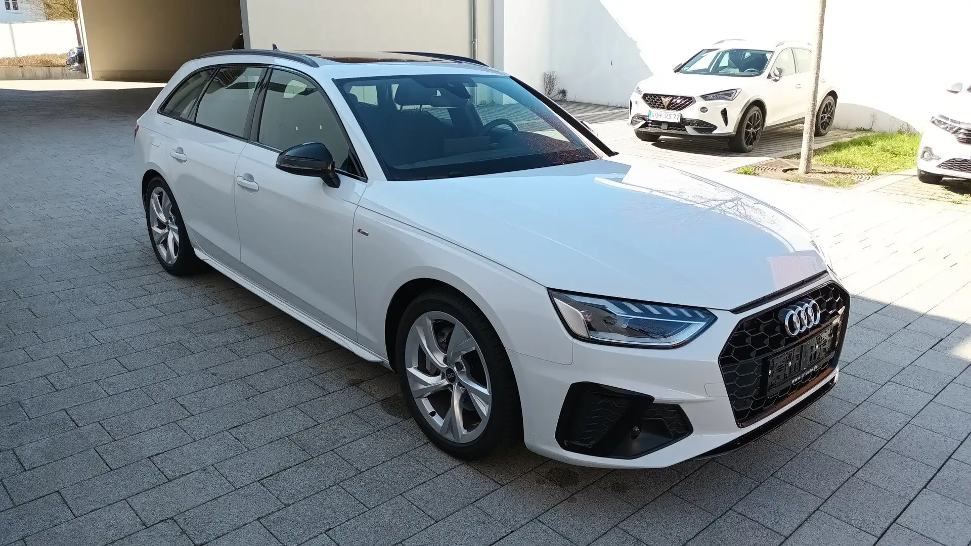 Audi A4 40 TDI S line 240Kmh Pano OptikPa Kamera Apple ACC Blanc - 2