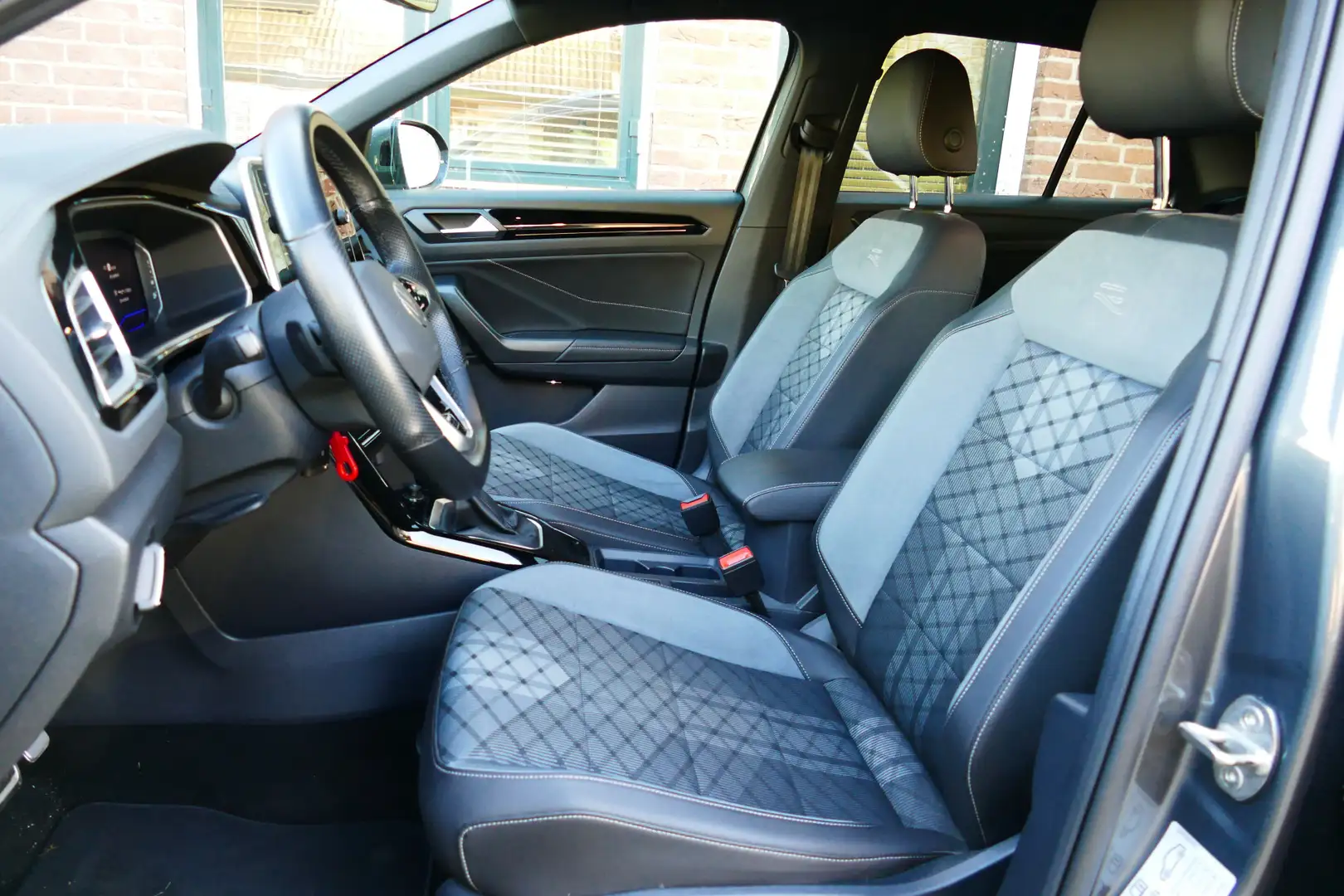 Volkswagen T-Roc 1.5 TSI Sport Business R-Line. Face Lift, Virt Coc Gris - 2