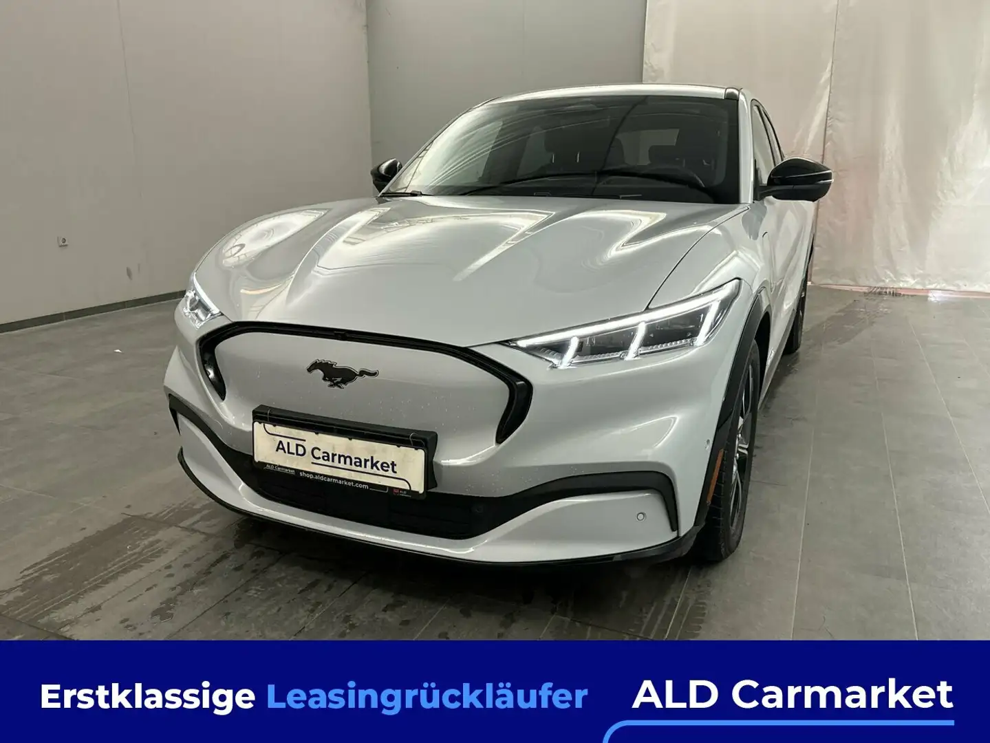 Ford Mustang Mach-E AWD Geschlossen, 5-türig, Direktantrieb, 1-Gang Weiß - 1