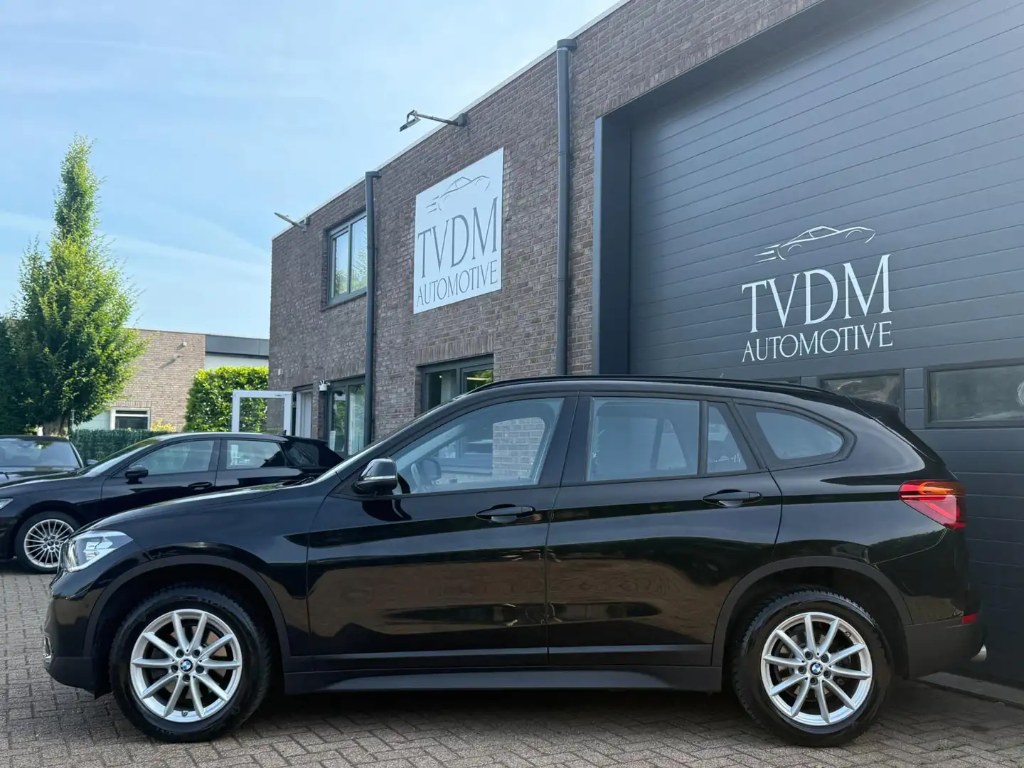 BMW X1 SDrive18i Executive|NAVI|CLIMATE|CRUISE|PARKEERSEN Zwart - 2