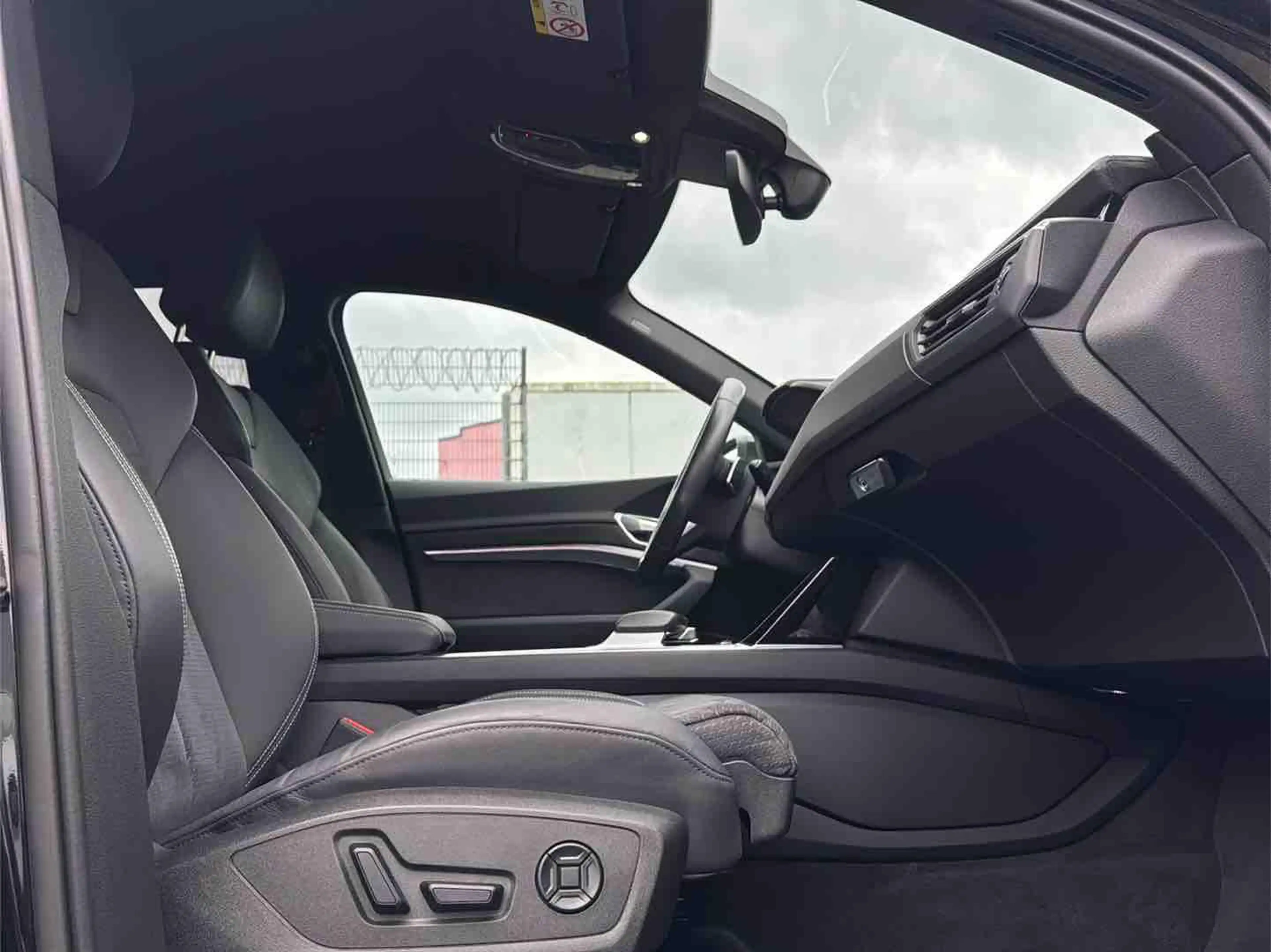 Audi e-tron 50 2x S line ACC BLACK e-SITZE 21Z KAMERA — photo 14