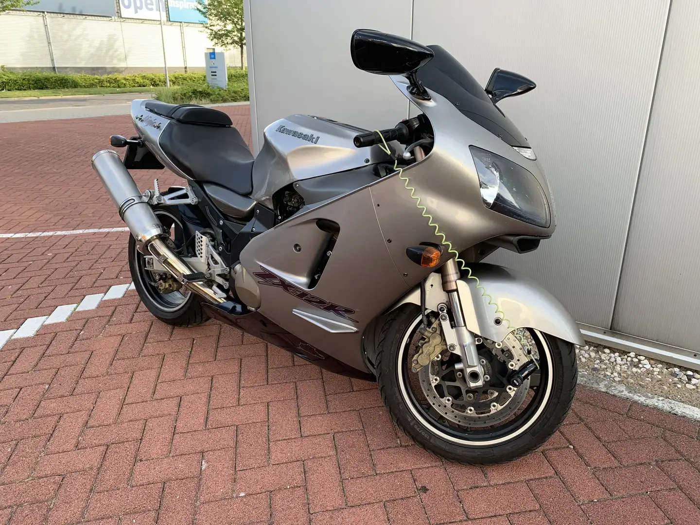 Kawasaki Ninja ZX-12R - 1