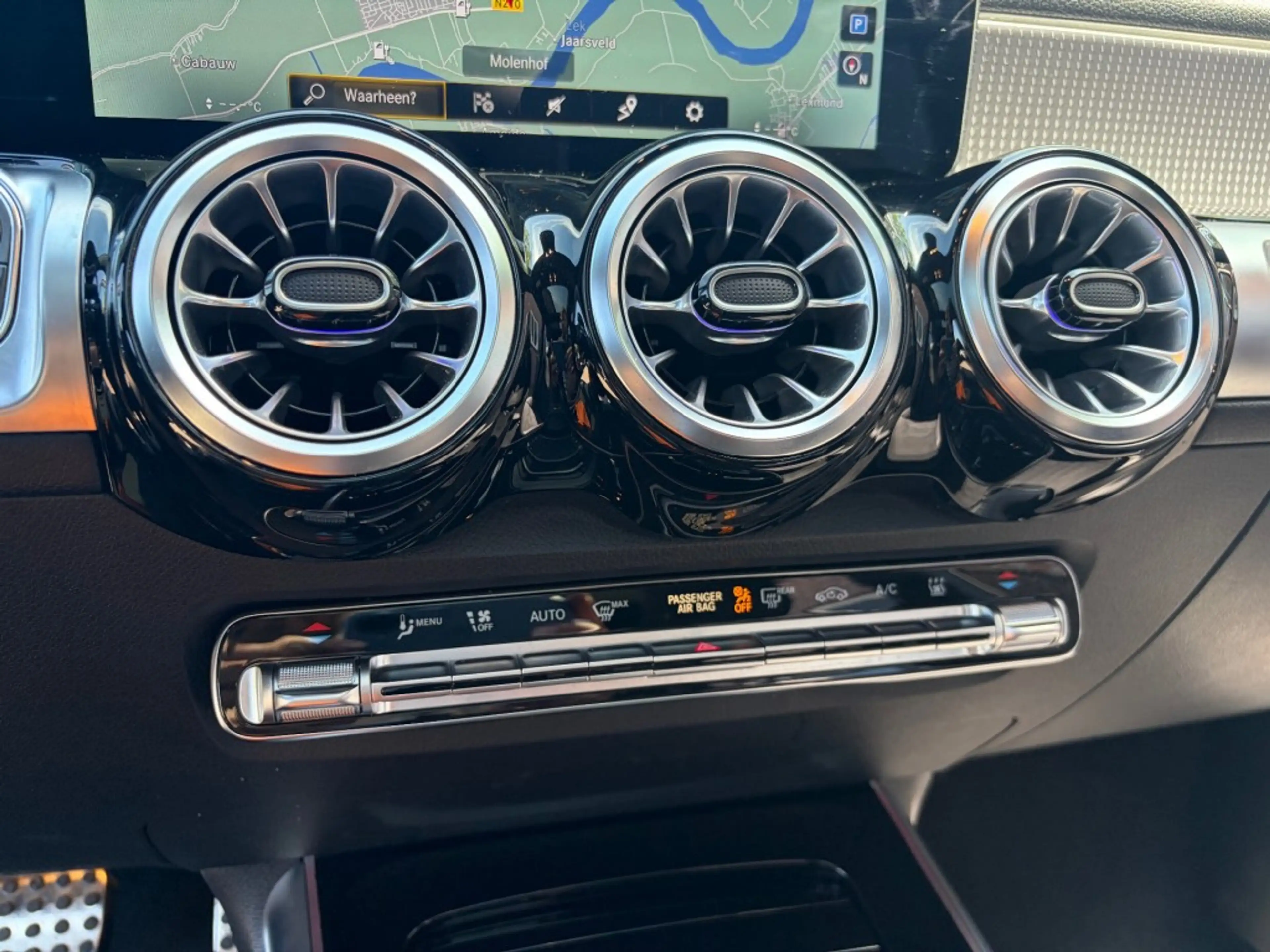 Mercedes-Benz EQB 300 4Matic AMG 7 ZITS Pano — photo 15