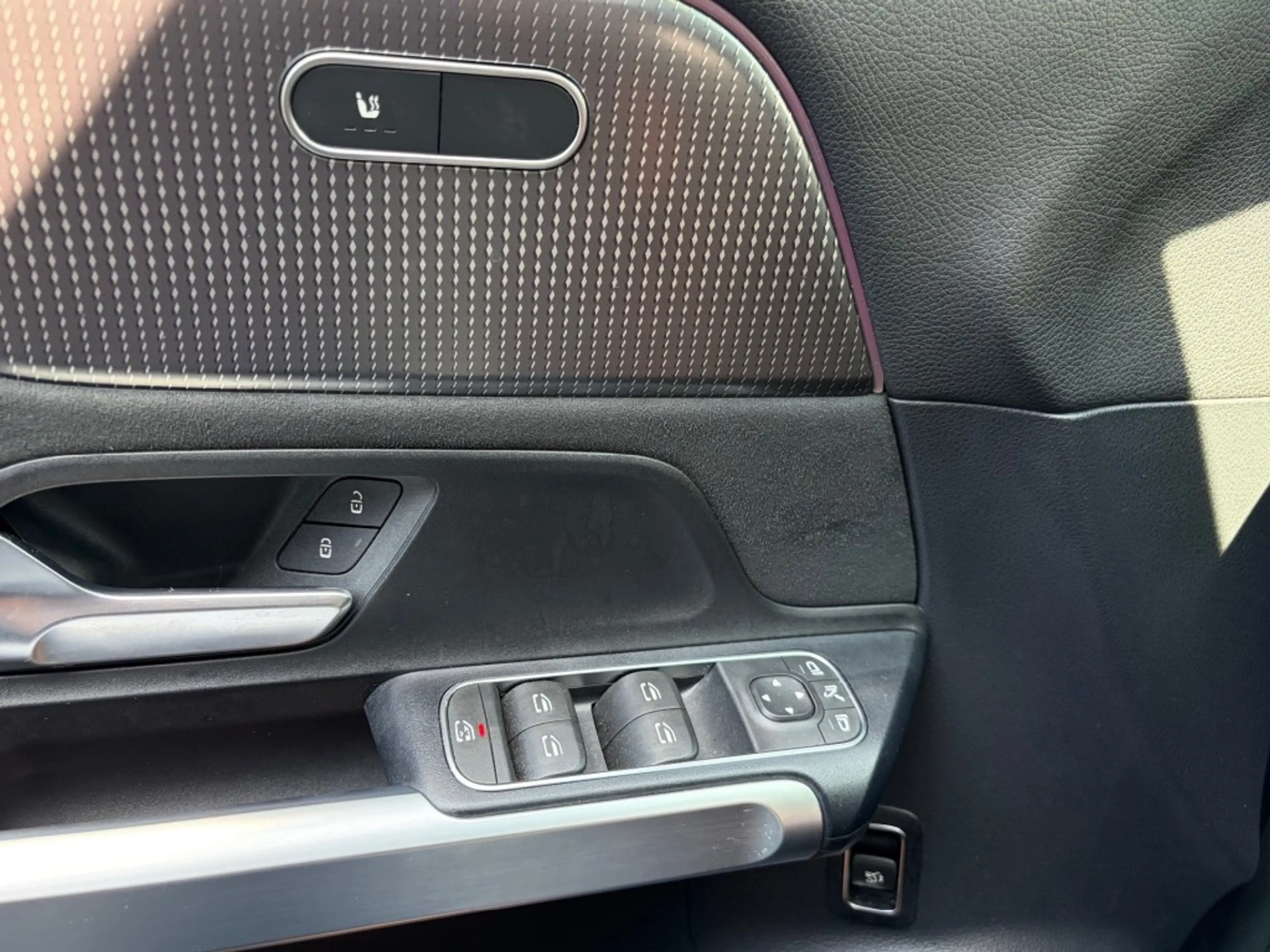 Mercedes-Benz EQB 300 4Matic AMG 7 ZITS Pano — photo 12