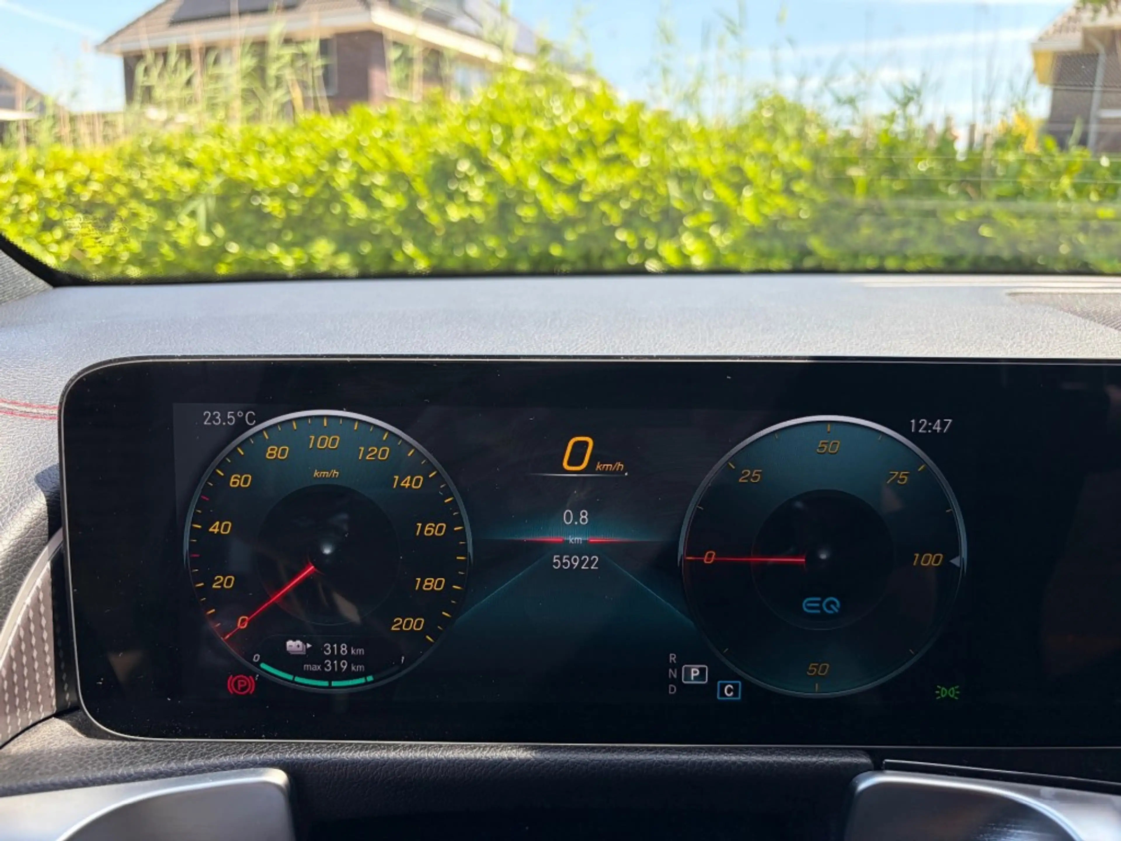 Mercedes-Benz EQB 300 4Matic AMG 7 ZITS Pano — photo 13