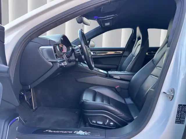 Porsche Panamera view 10