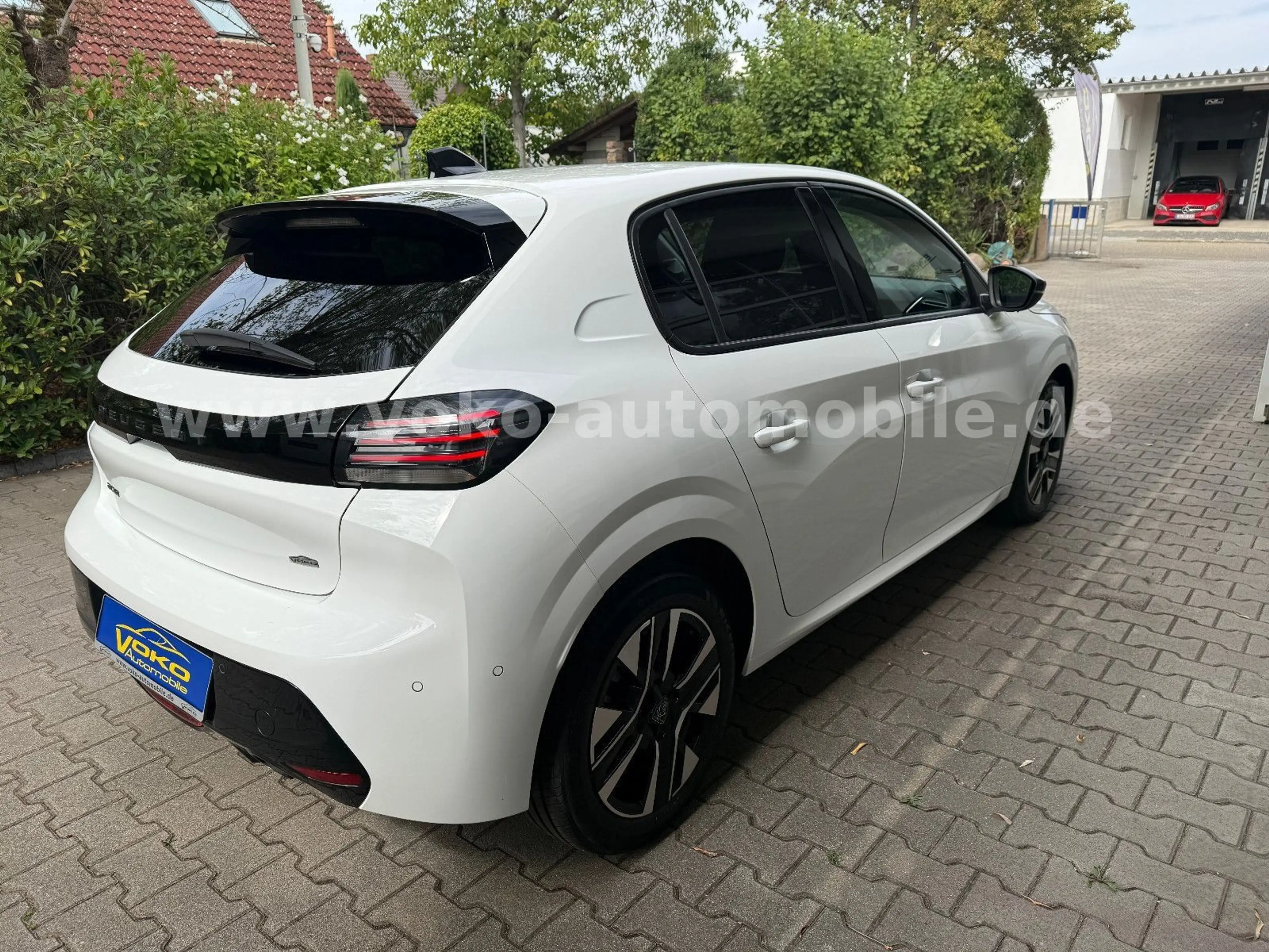 Peugeot 208 Allure AAC*CARPLAY*LED*CAM*SHZ*1.Hd. — photo 9