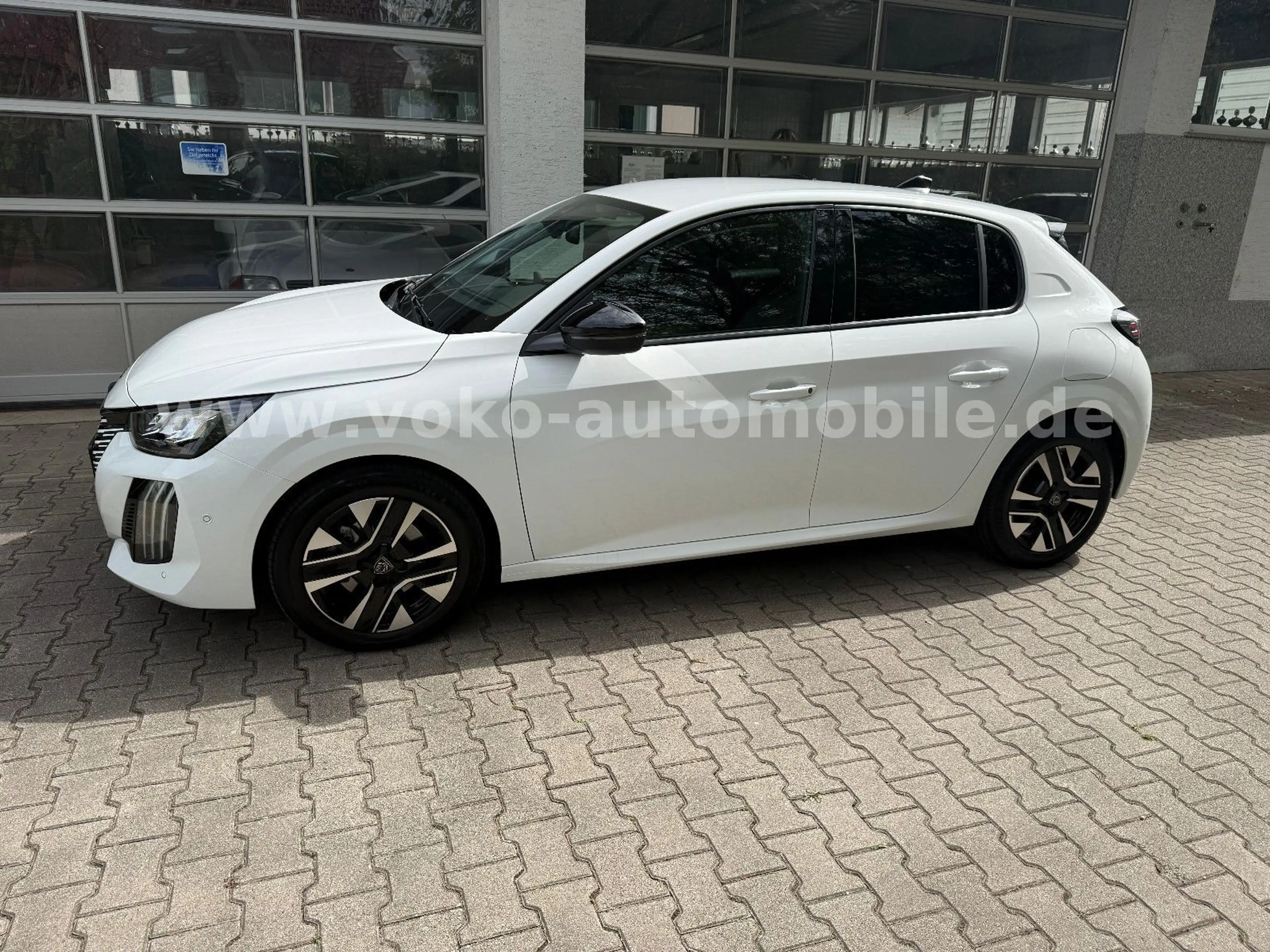 Peugeot 208 Allure AAC*CARPLAY*LED*CAM*SHZ*1.Hd. — photo 4