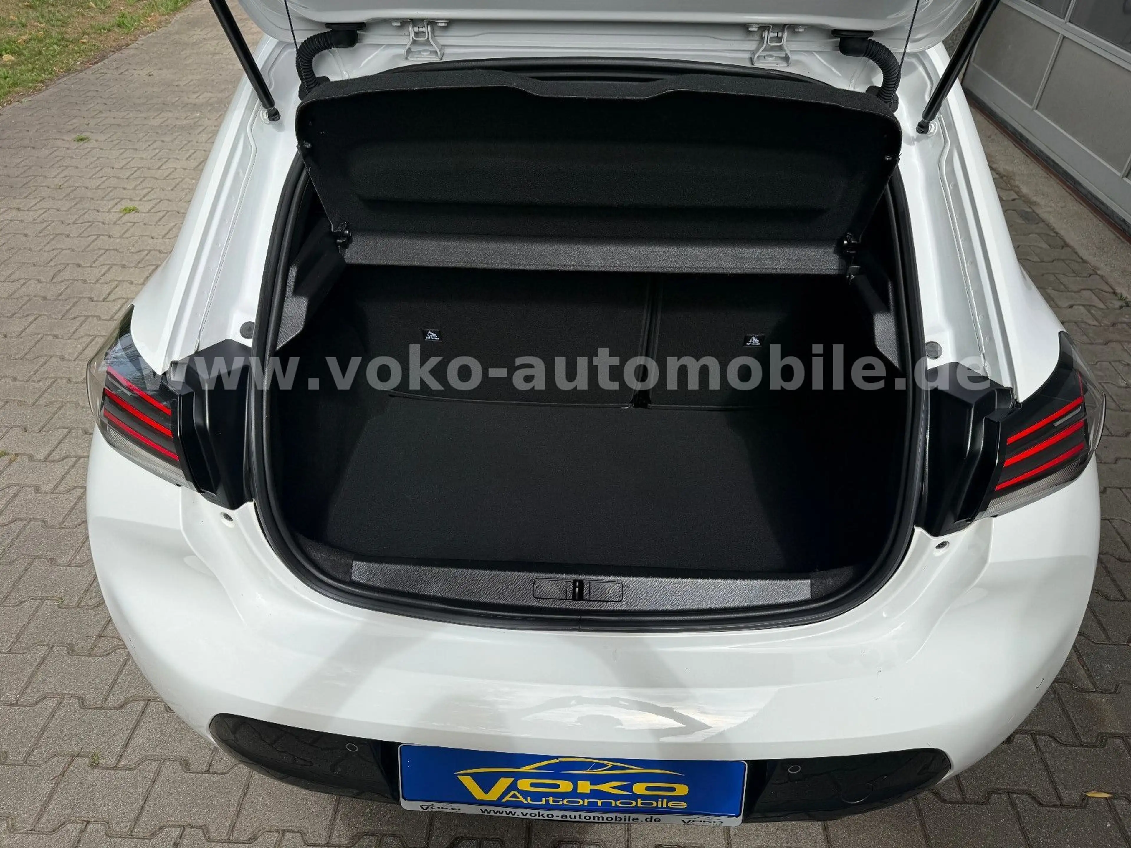 Peugeot 208 Allure AAC*CARPLAY*LED*CAM*SHZ*1.Hd. — photo 8