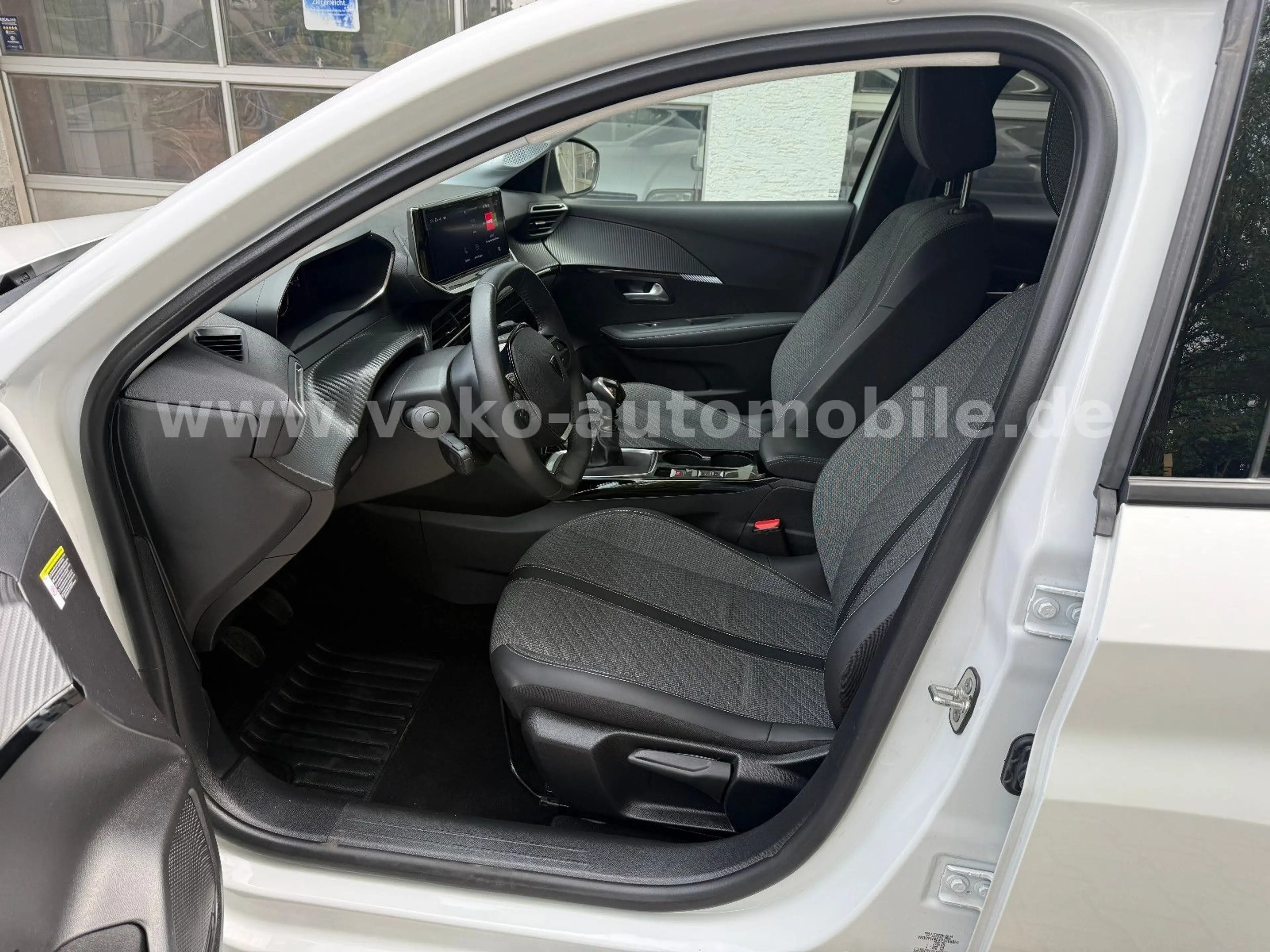 Peugeot 208 Allure AAC*CARPLAY*LED*CAM*SHZ*1.Hd. — photo 13