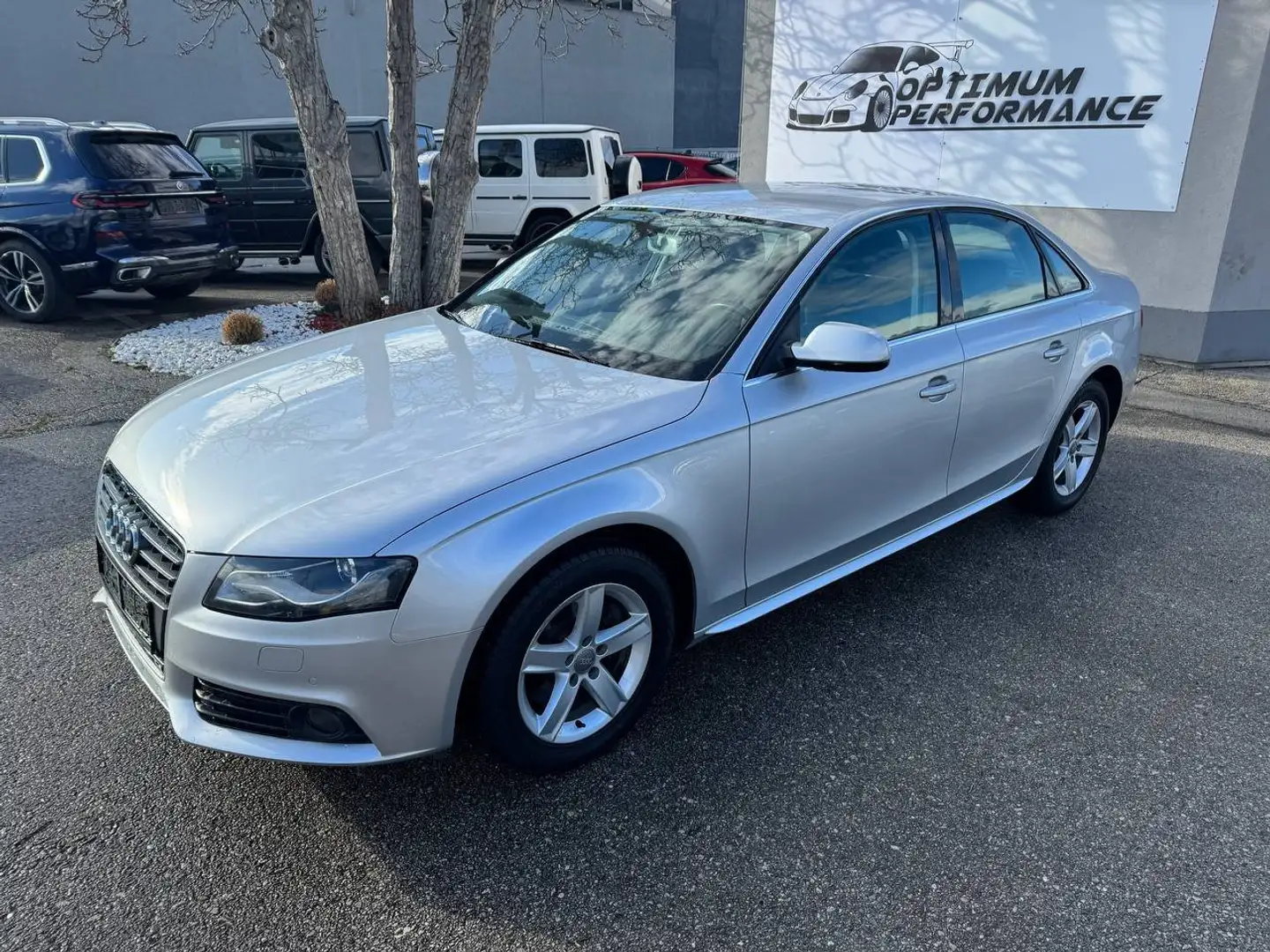 Audi A4 Attraction Automatik Grau - 1