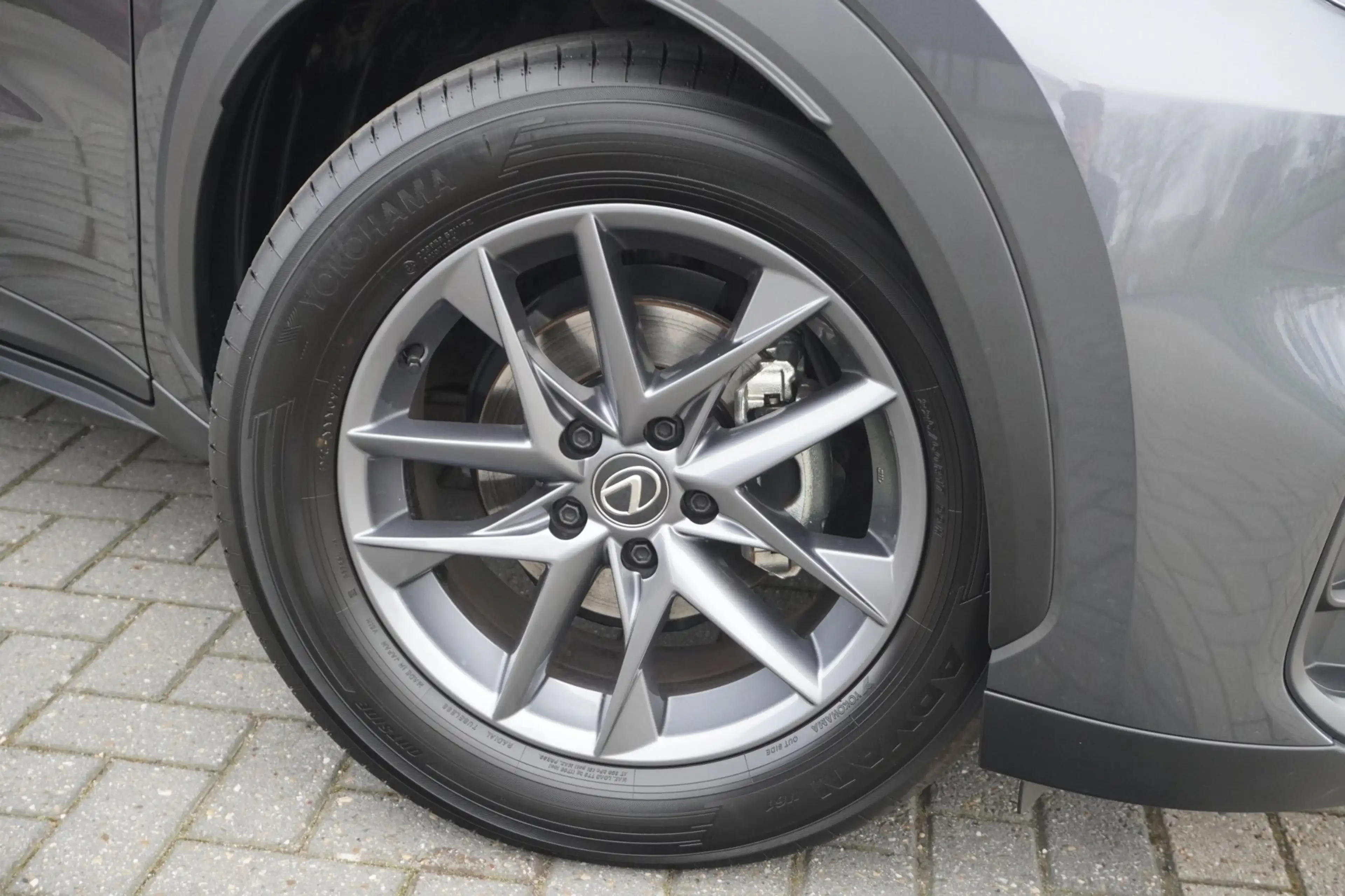 Lexus LBX Business Line 2WD / ACC / Camera / Carplay — photo 2