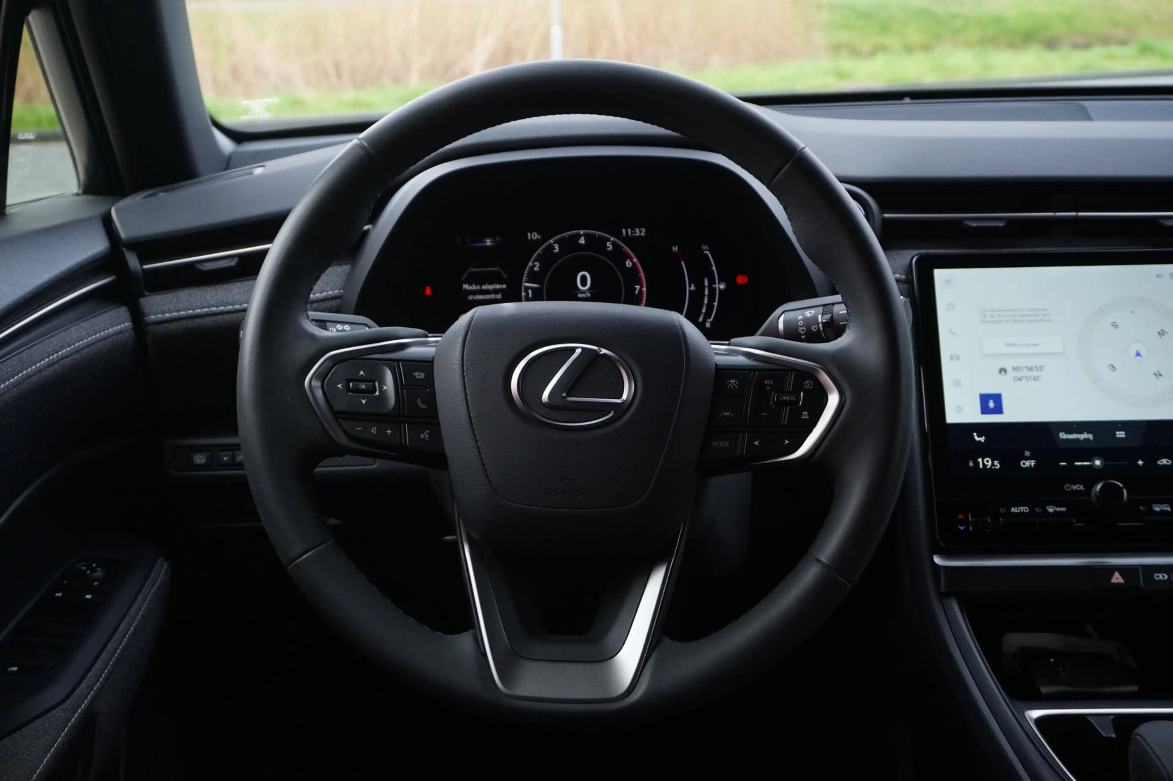 Lexus LBX Business Line 2WD / ACC / Camera / Carplay — photo 13