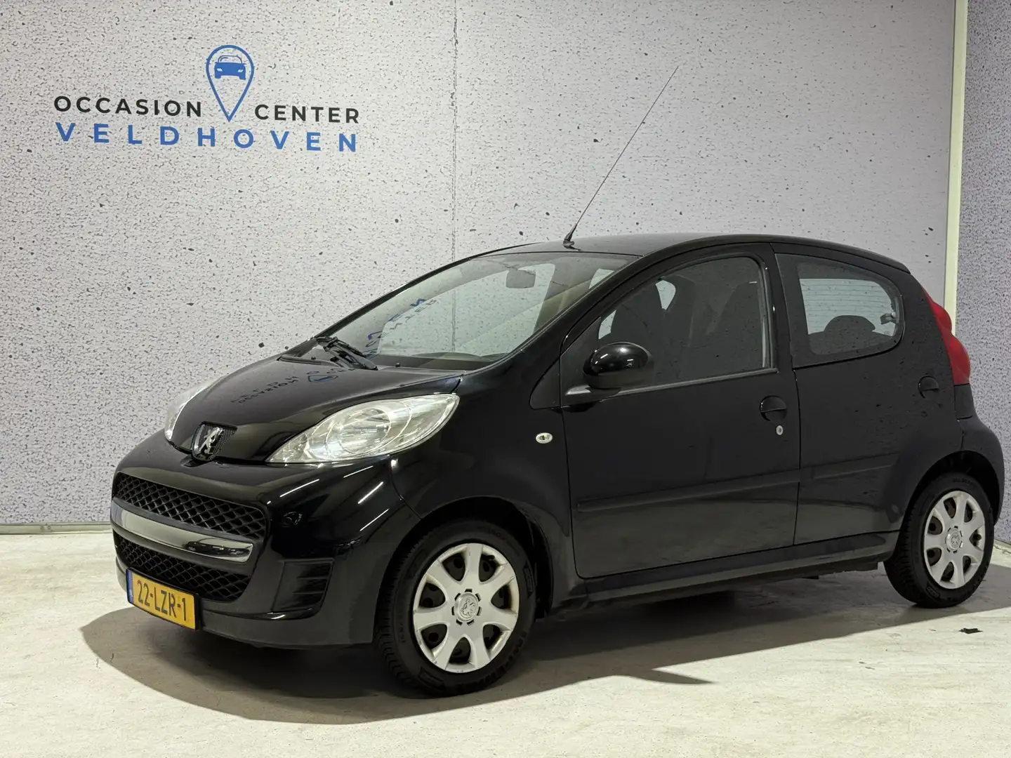 Peugeot 107 1.0-12V Urban Move // AIRCO // 5-DEURS // NIEUWE A Zwart - 1