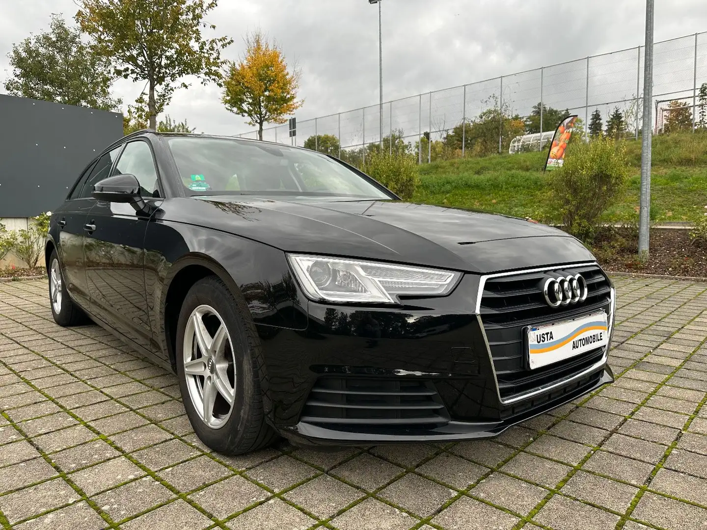 Audi A4 Avant basis ultra 1.HAND/Elktr.Heckklap./Xen. Noir - 1