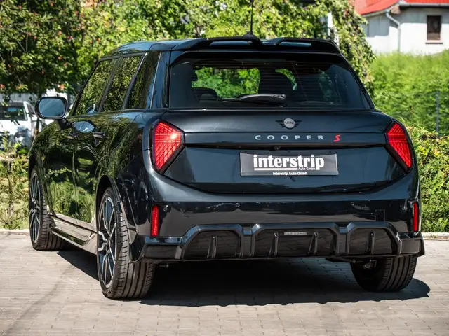 Mini Hatch view 4