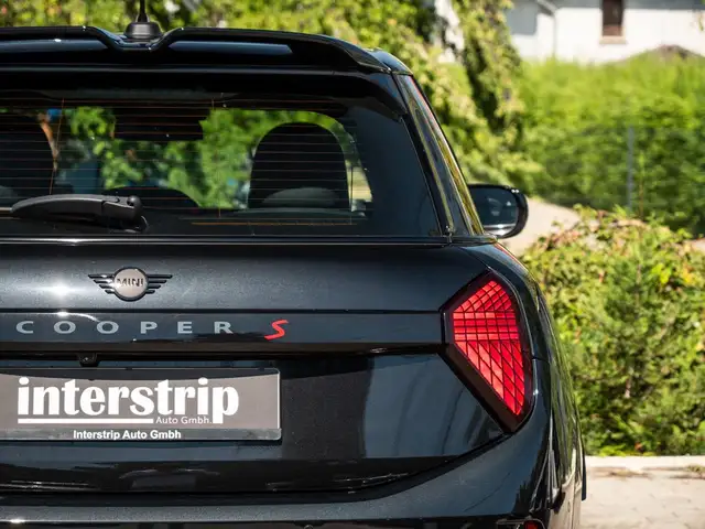 Mini Hatch view 8