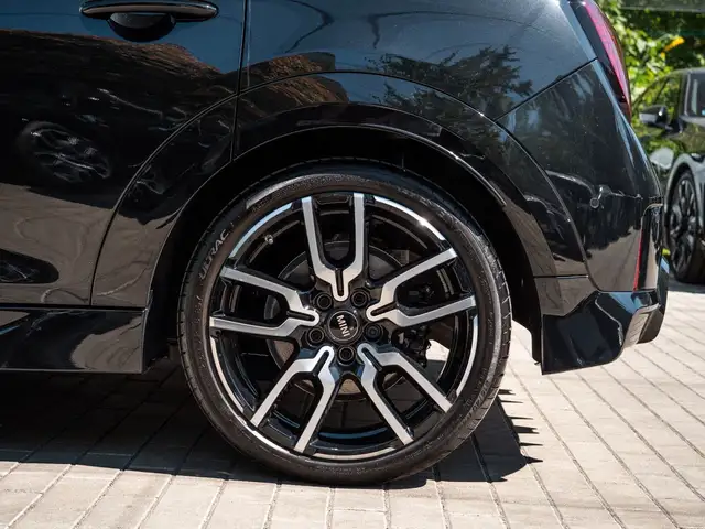 Mini Hatch view 12