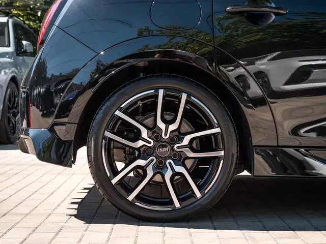 Mini Hatch view 13