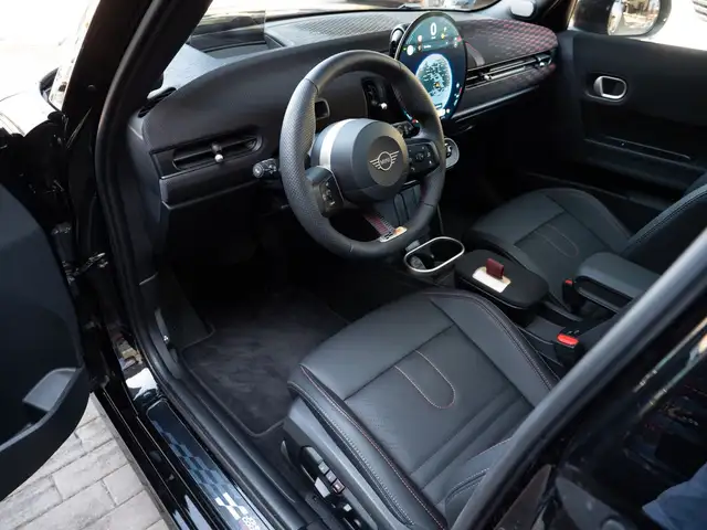 Mini Hatch view 15