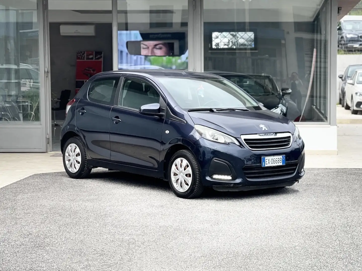 Peugeot 108 1.0 Benzina 69CV E5 Neo. Automatica - 2014 Bleu - 1