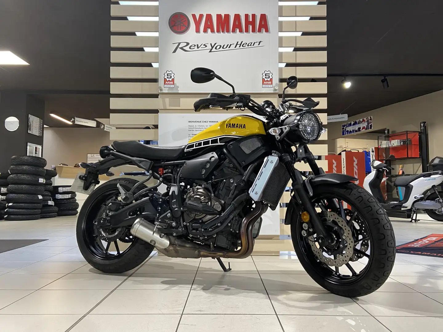 Yamaha XSR 700 Amarillo - 1