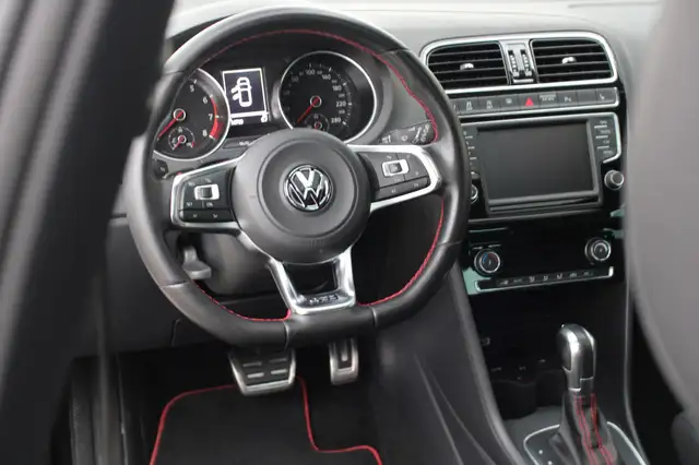 Volkswagen Polo view 8
