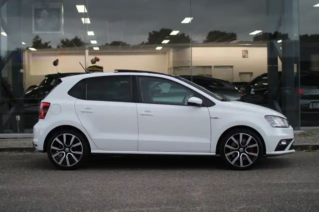 Volkswagen Polo view 3