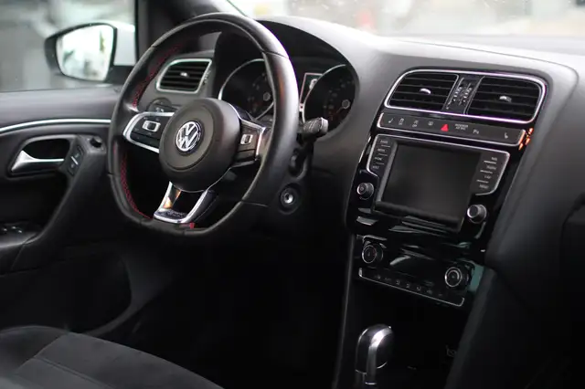 Volkswagen Polo view 18