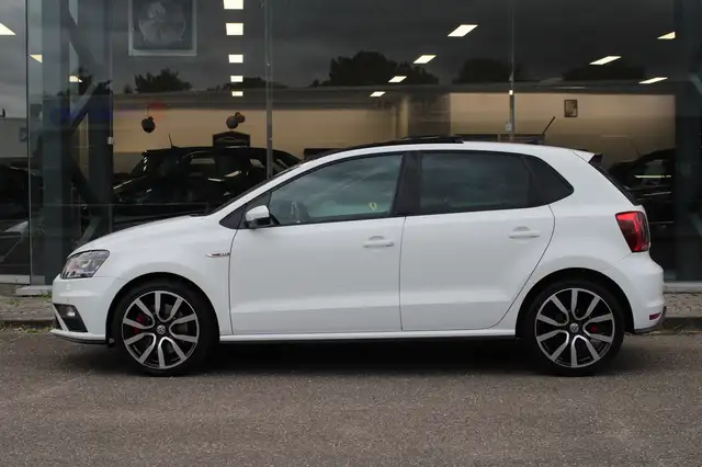 Volkswagen Polo view 2