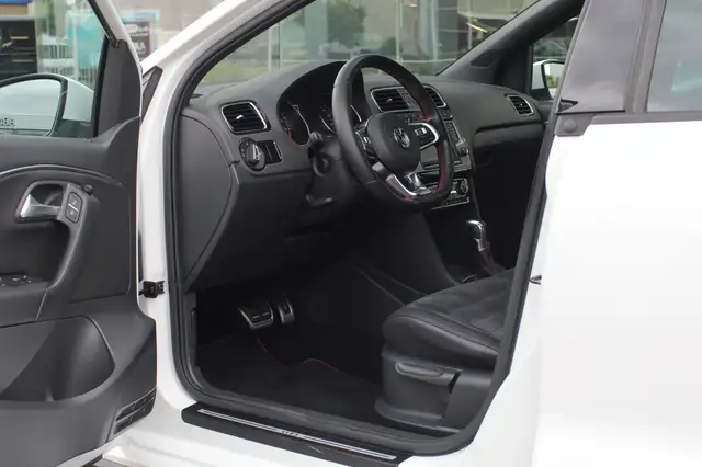 Volkswagen Polo view 19