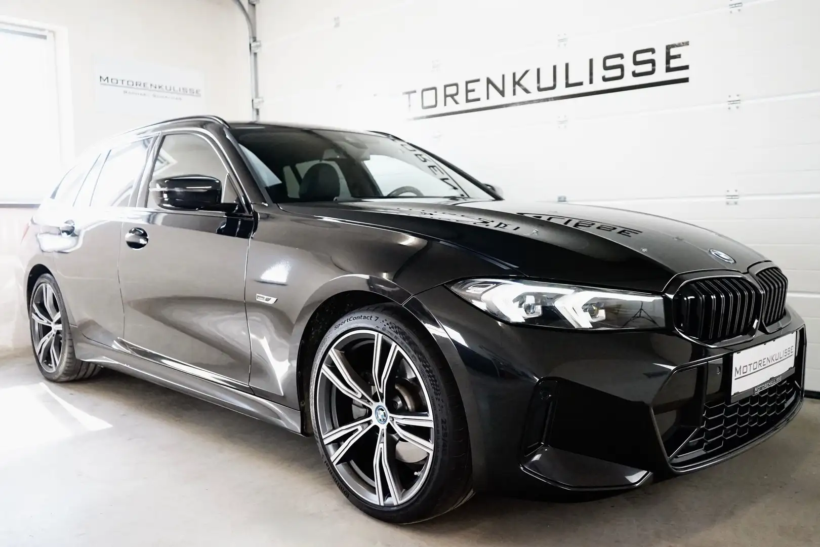 BMW 320 e Touring M Sport Aut. - Widescreen - 19" Individ. Schwarz - 2