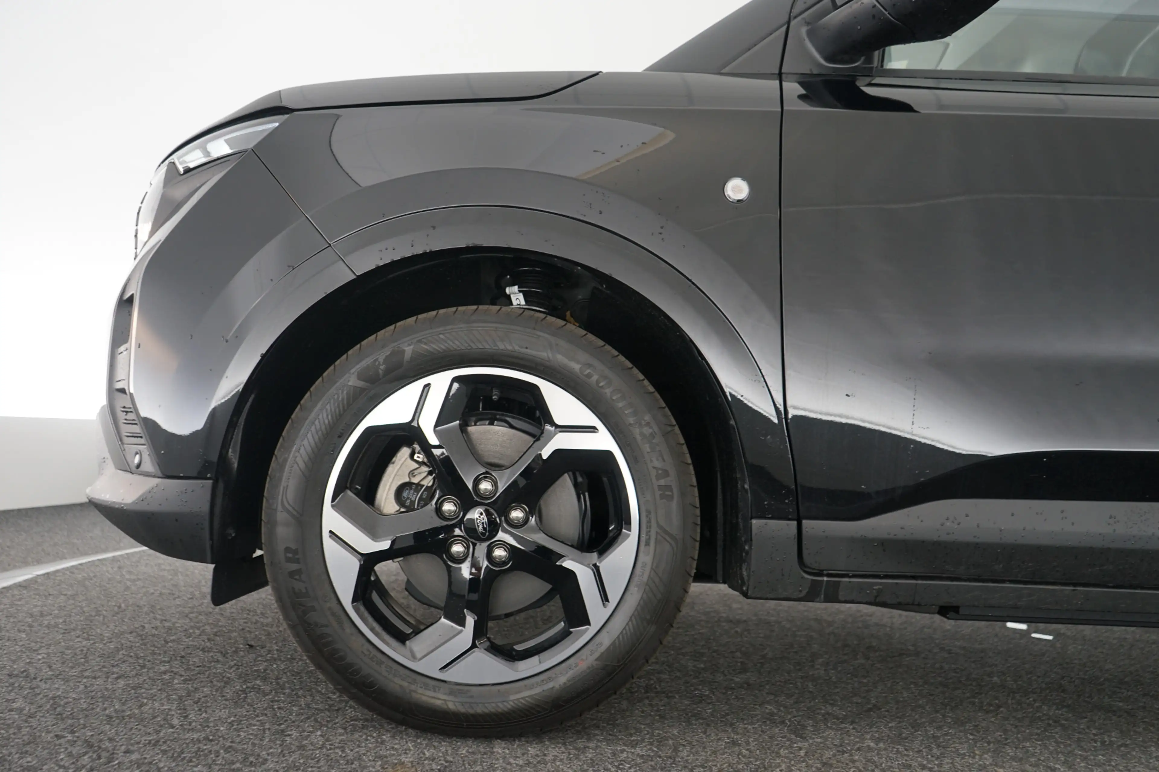 Ford E-Transit Cour. Limited 44 kWh — photo 7
