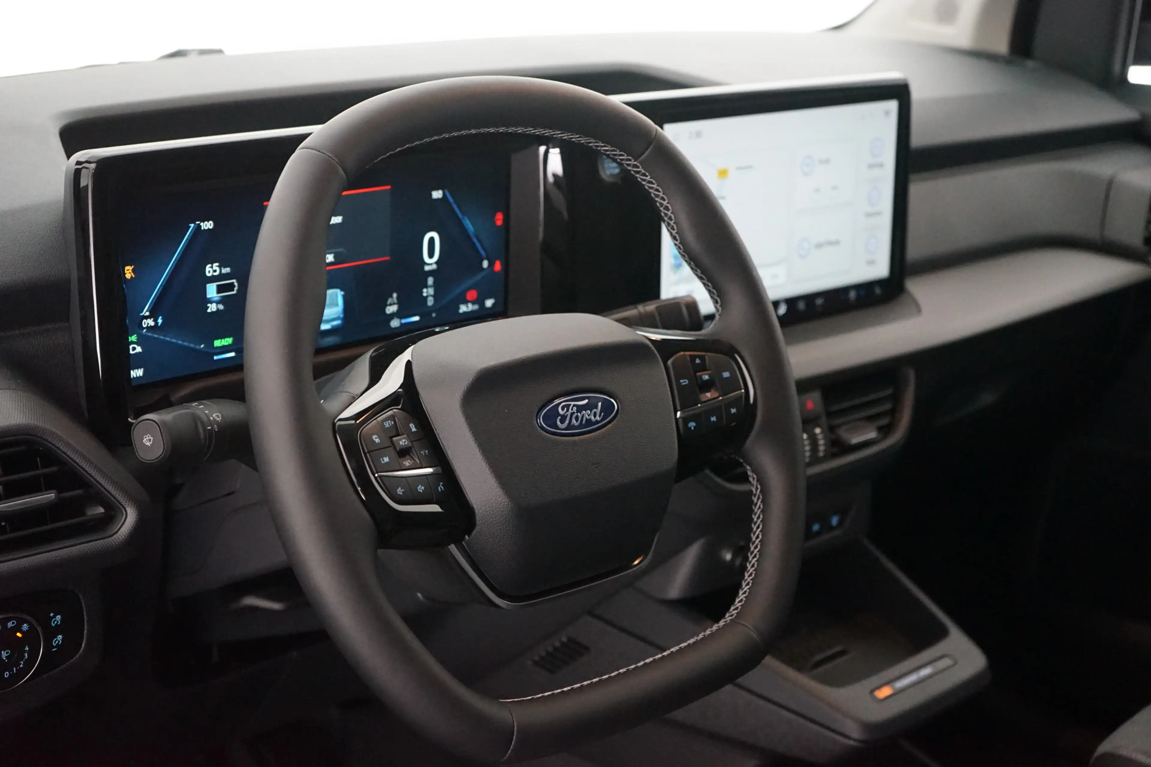 Ford E-Transit Cour. Limited 44 kWh — photo 15