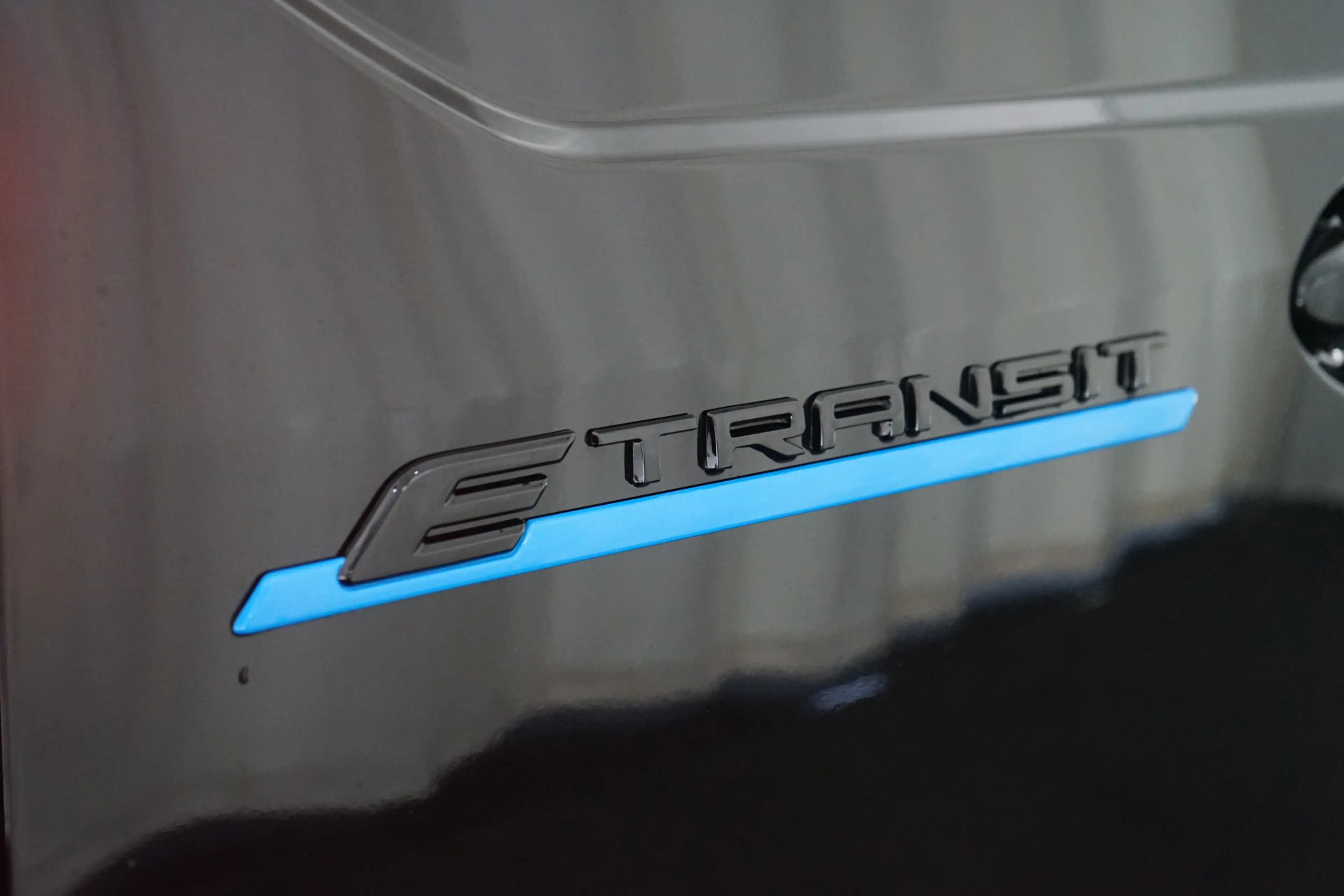 Ford E-Transit Cour. Limited 44 kWh — photo 11