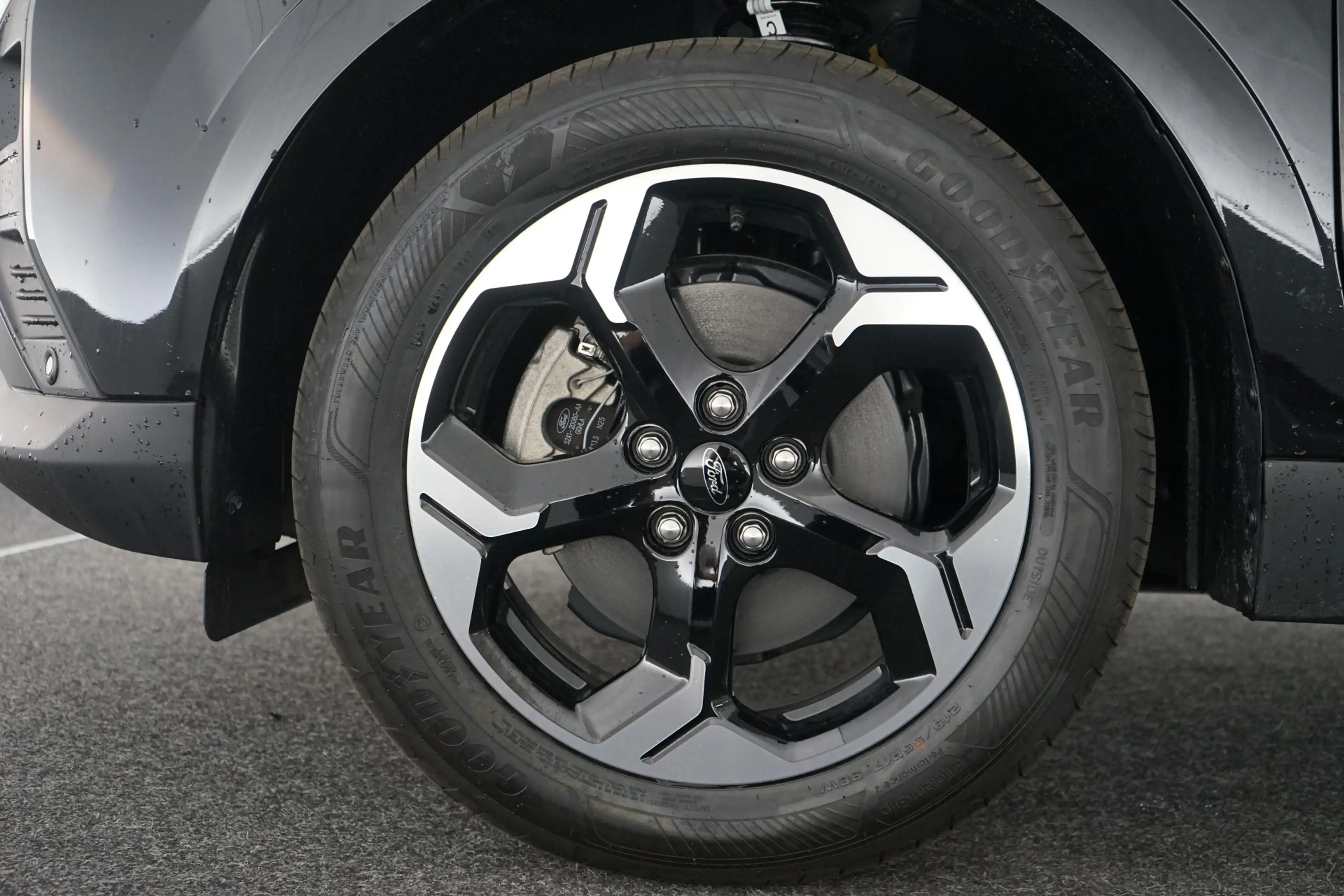 Ford E-Transit Cour. Limited 44 kWh — photo 8