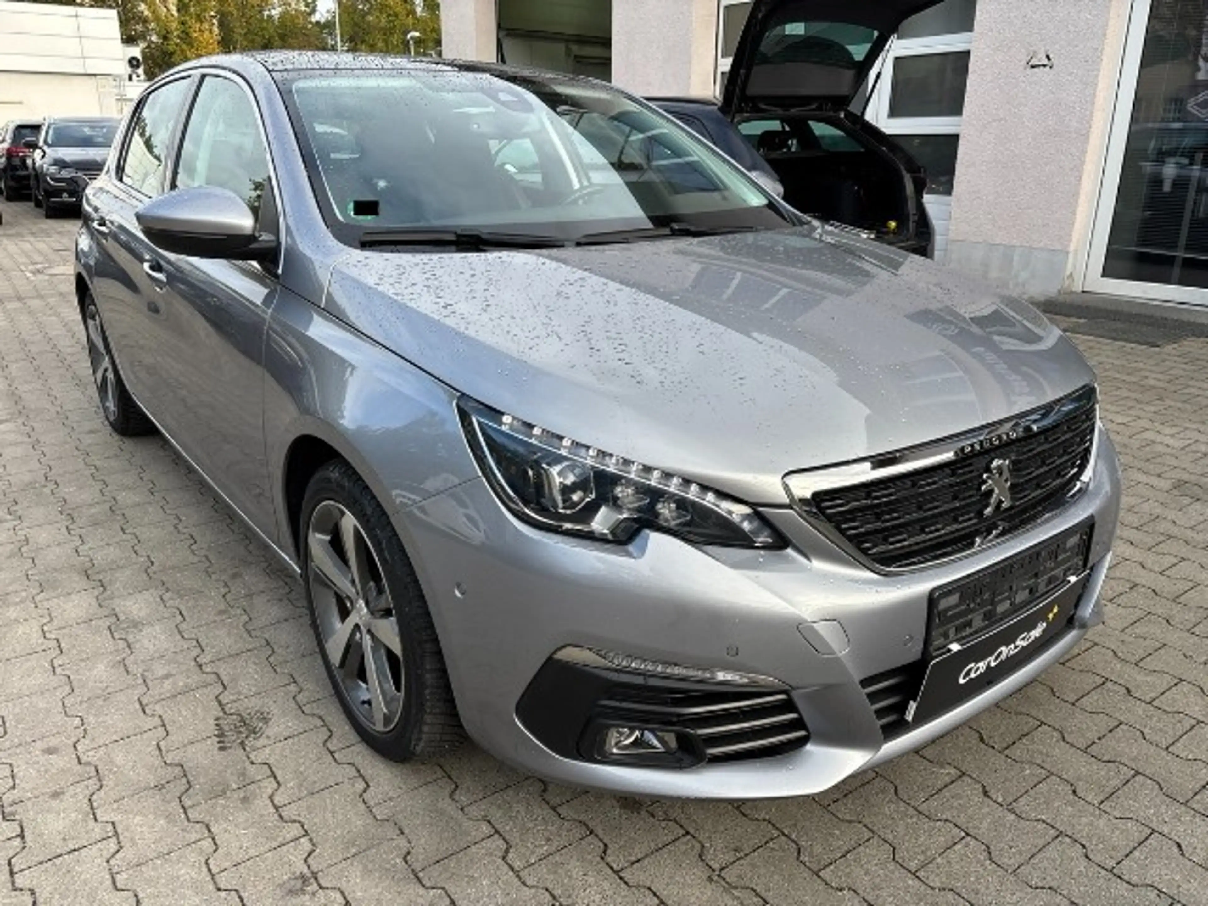 Peugeot 308 130 Allure*AHK*Navi*LED*Panoramadach