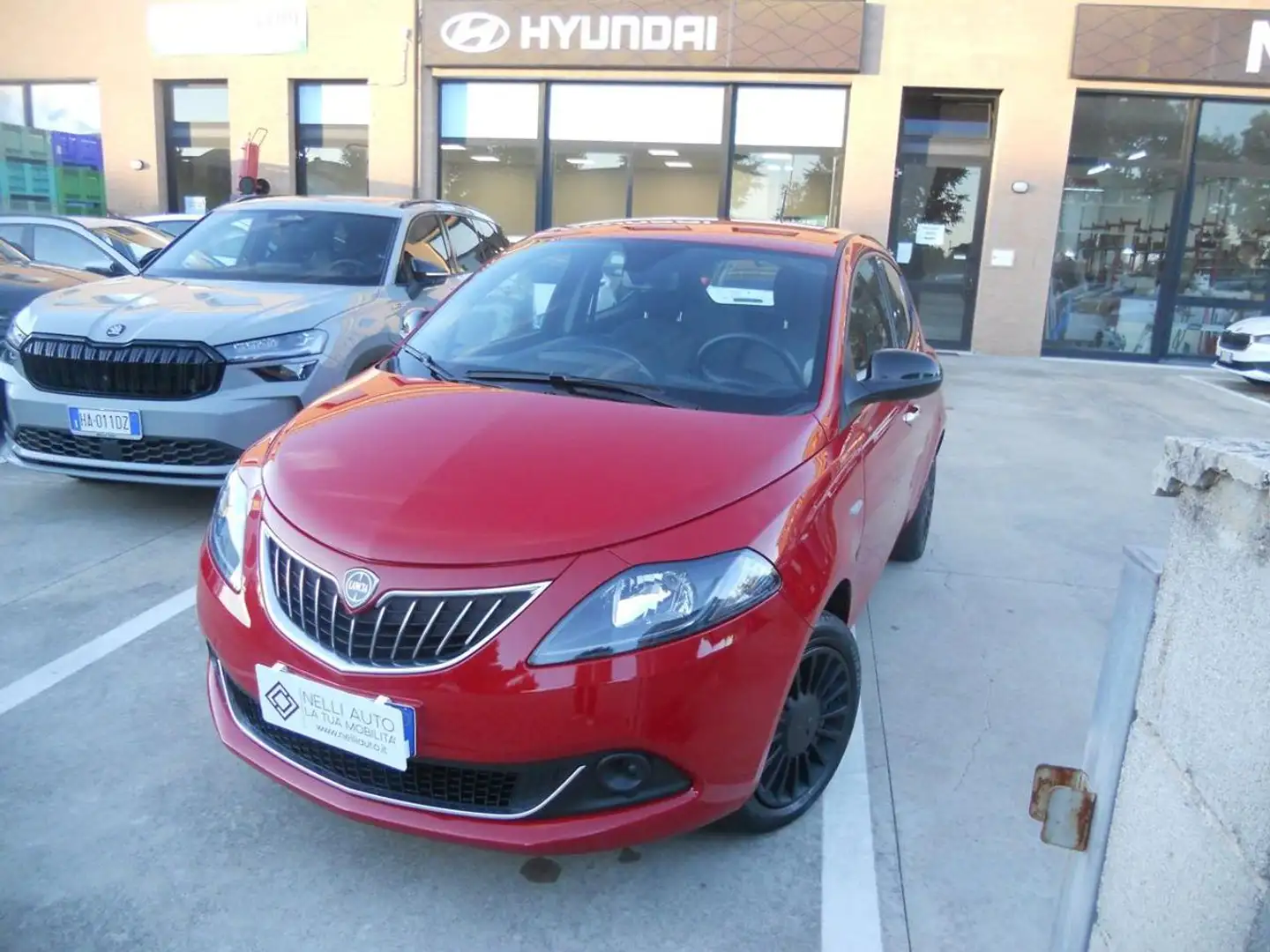Lancia Ypsilon 1.0 FireFly 5 porte S&S Hybrid Silver Rosso - 1