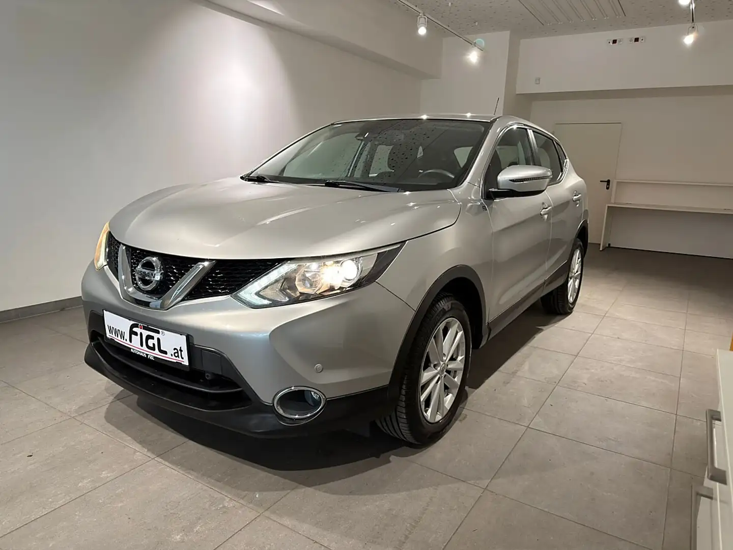 Nissan Qashqai 1,2 DIG-T Acenta Silber - 1