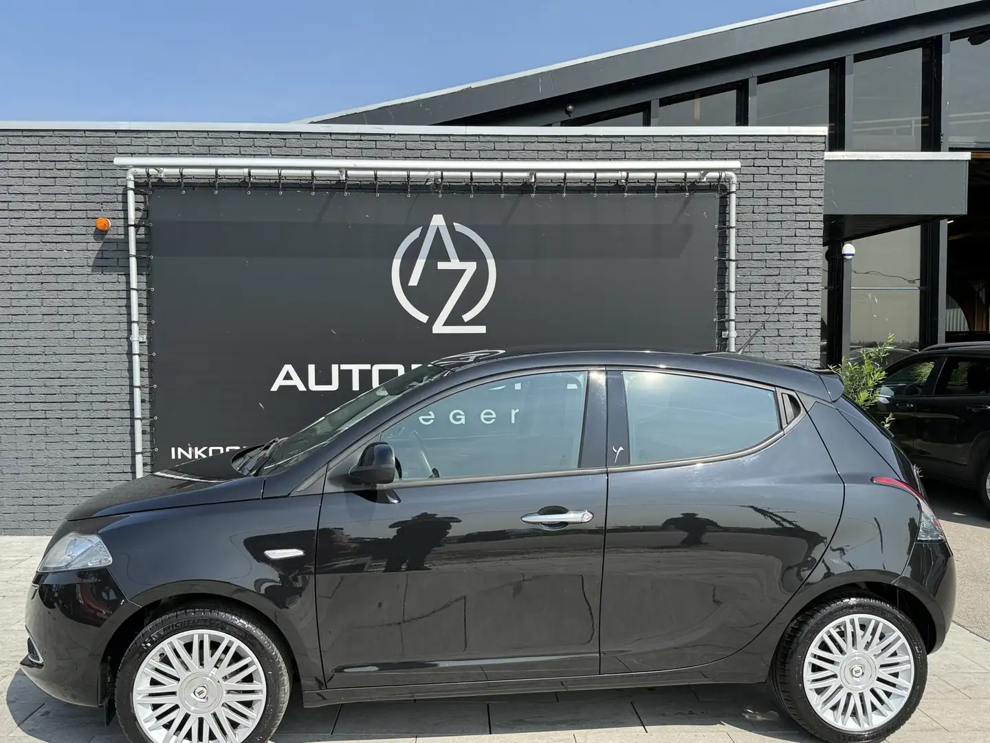 Lancia Ypsilon 0.9 TwinAir Platinum navigatie * Super leuk * Zwart - 1