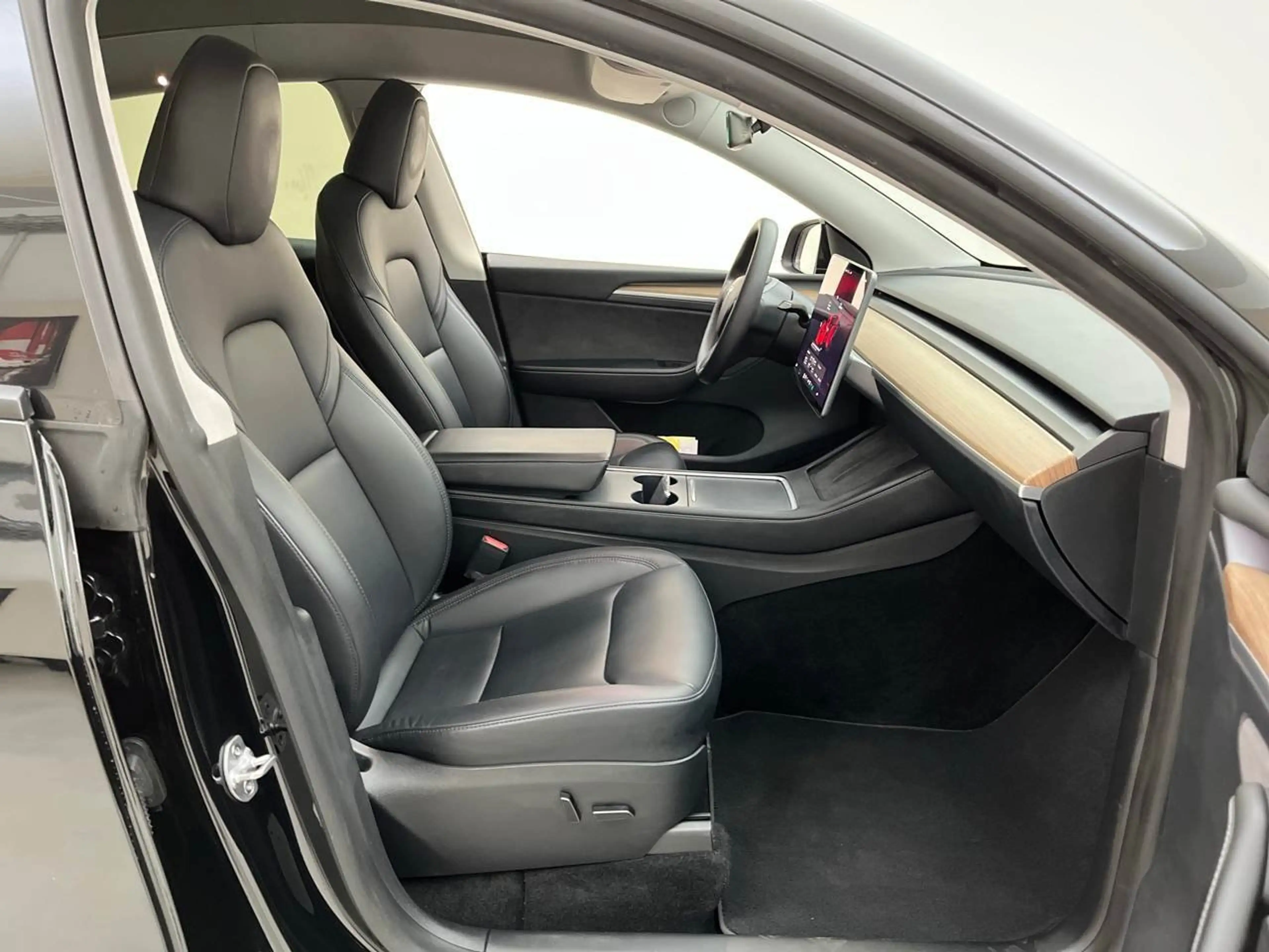 Tesla Model Y Maximale Reichweite Long Range Dual Pano — photo 8