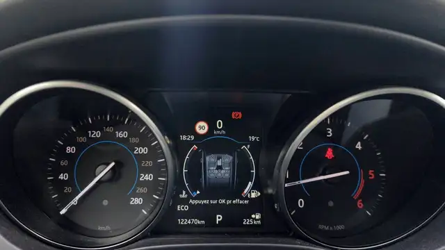 Jaguar F-Pace view 12