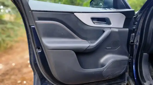 Jaguar F-Pace view 7