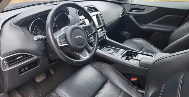 Jaguar F-Pace view 8
